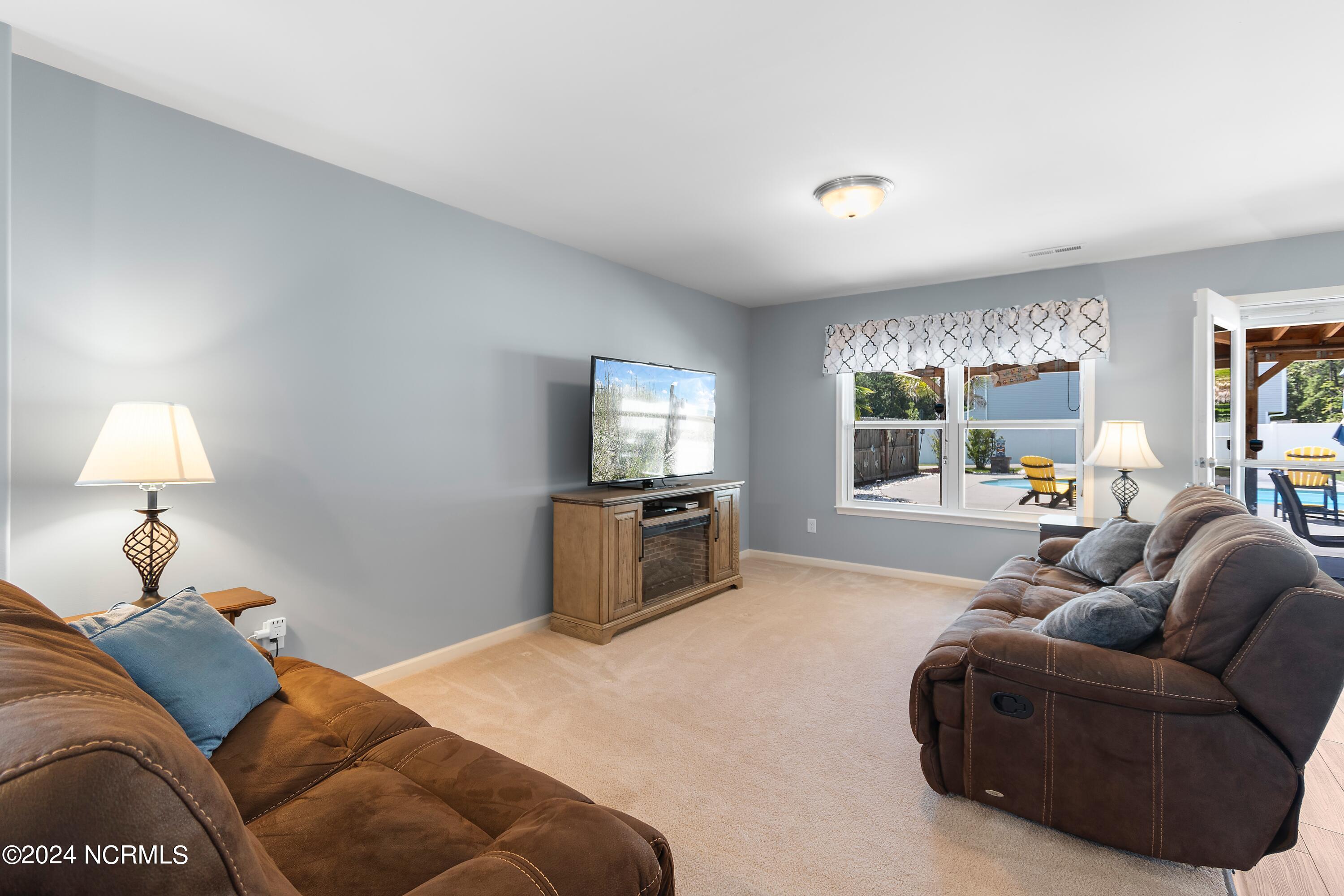 225 Fort Charles Drive NW