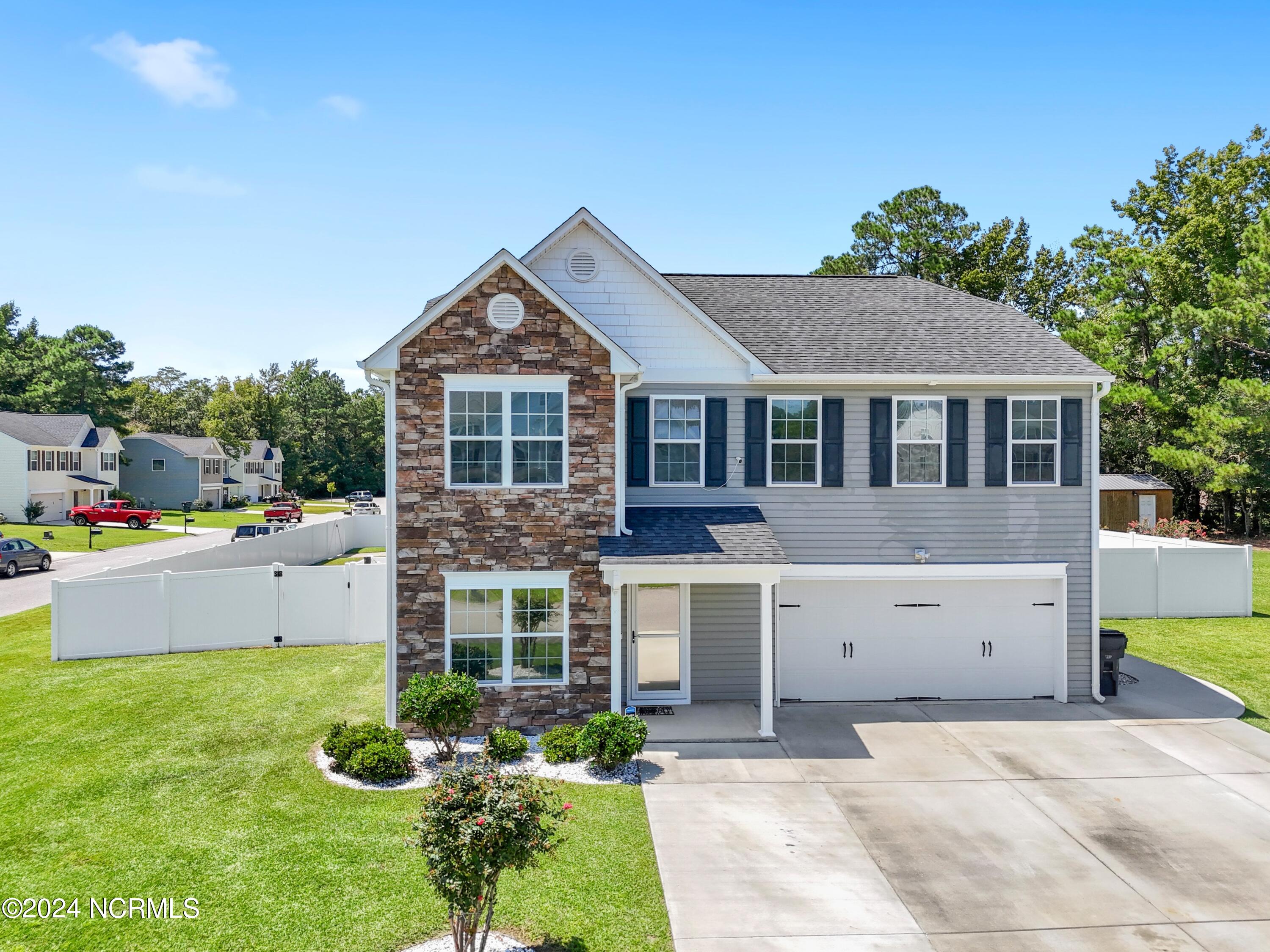 225 Fort Charles Drive NW