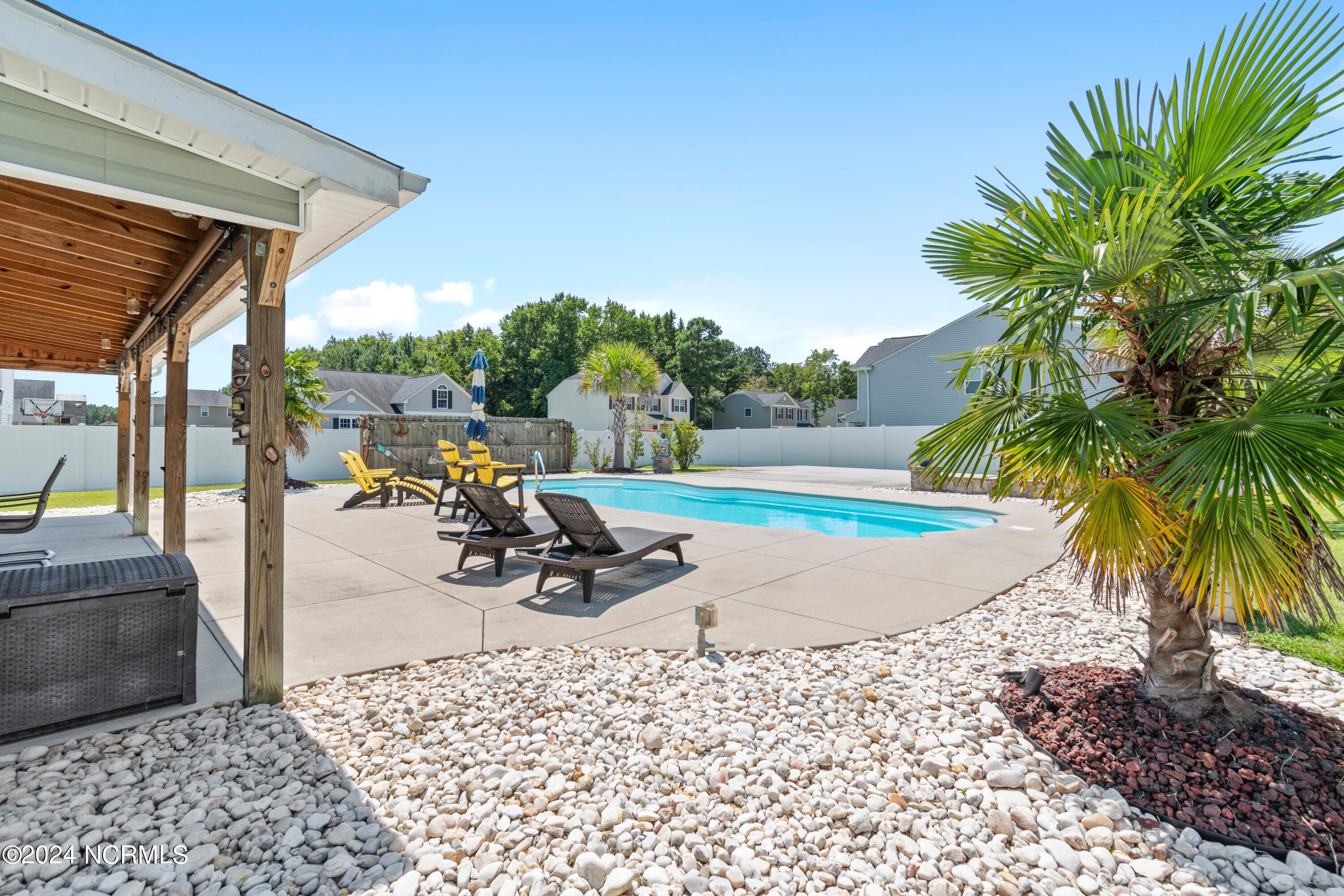 225 Fort Charles Drive NW