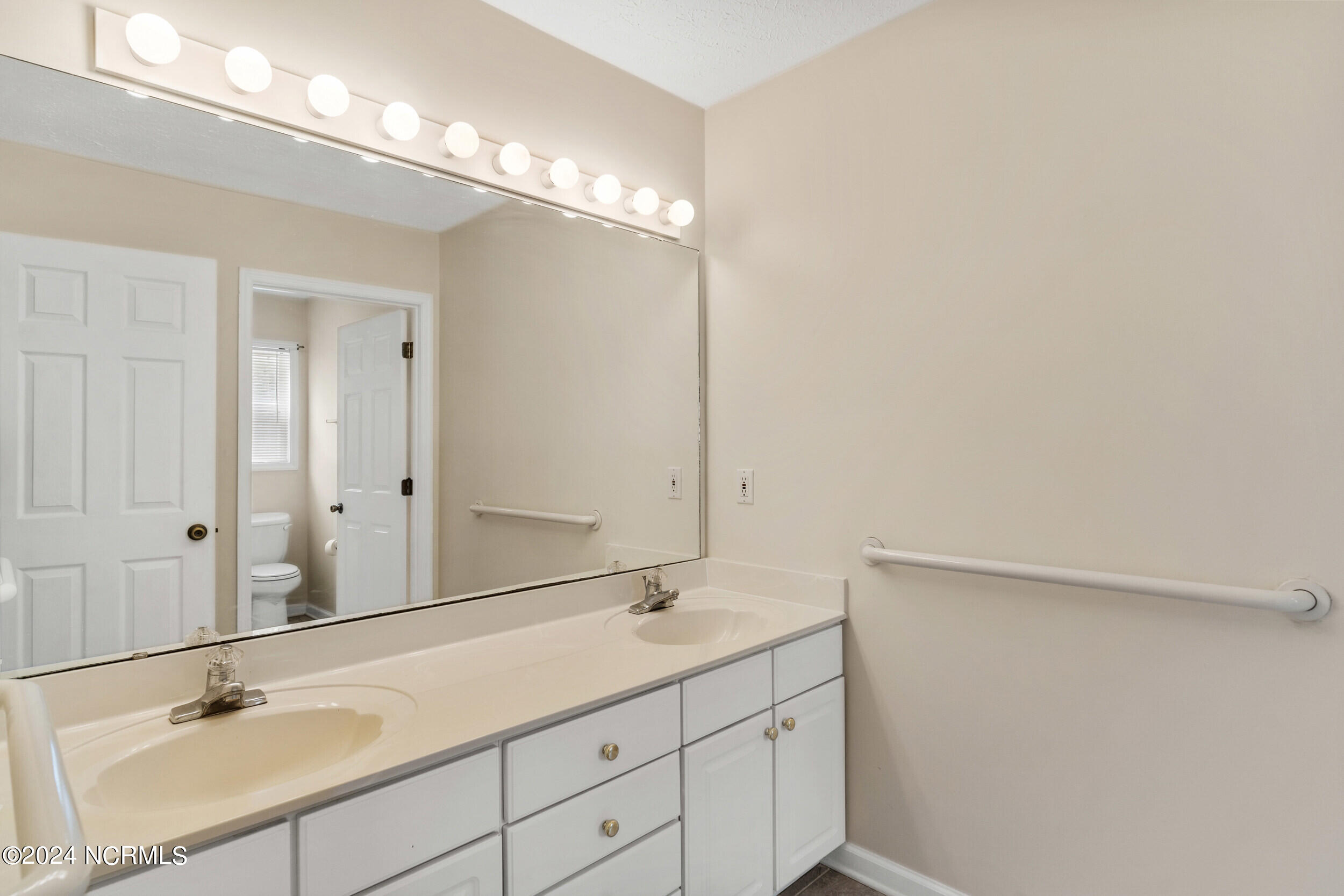 1584 Crown Stream Drive SW