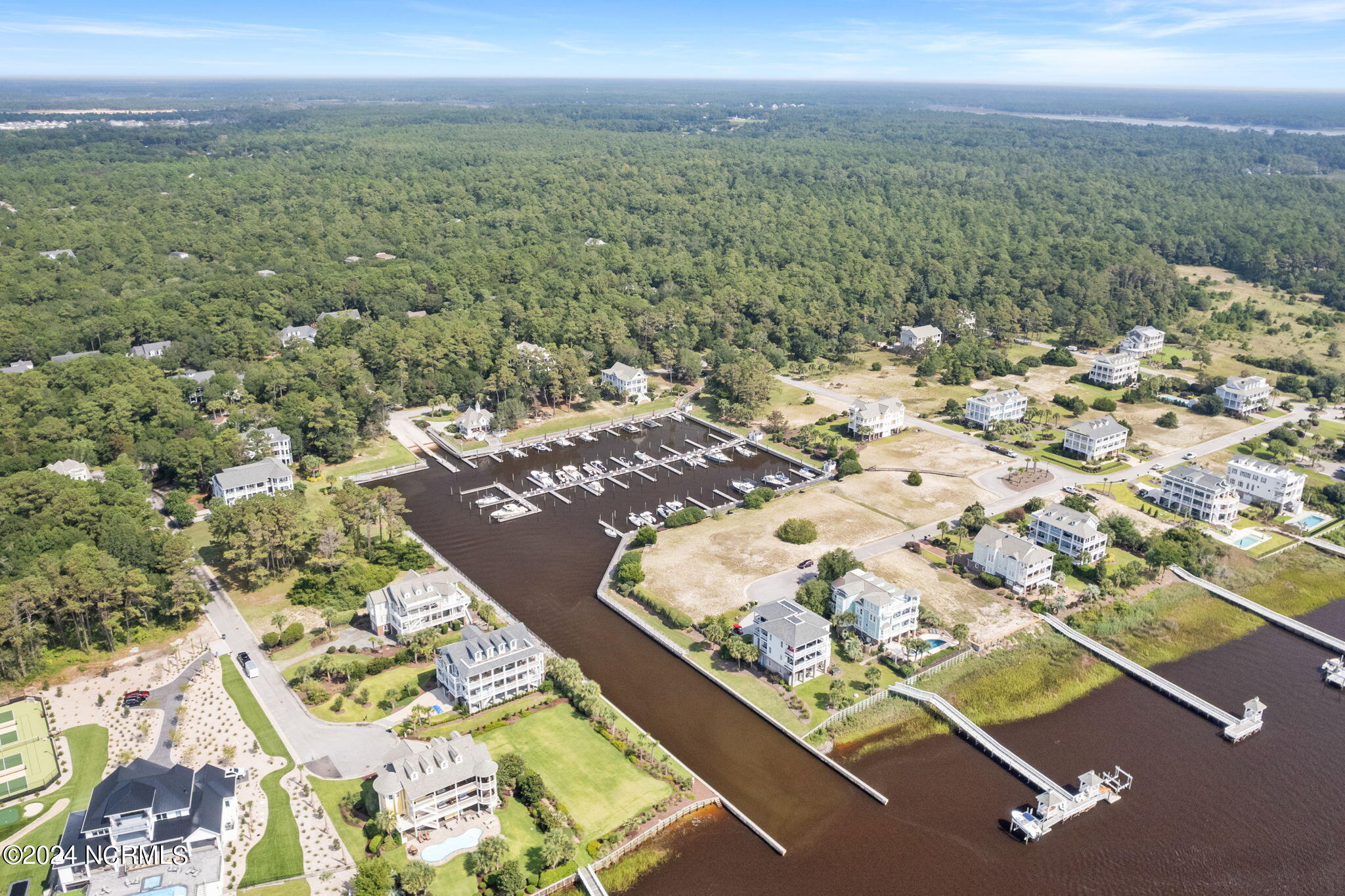 698 353 Augustine Avenue SW