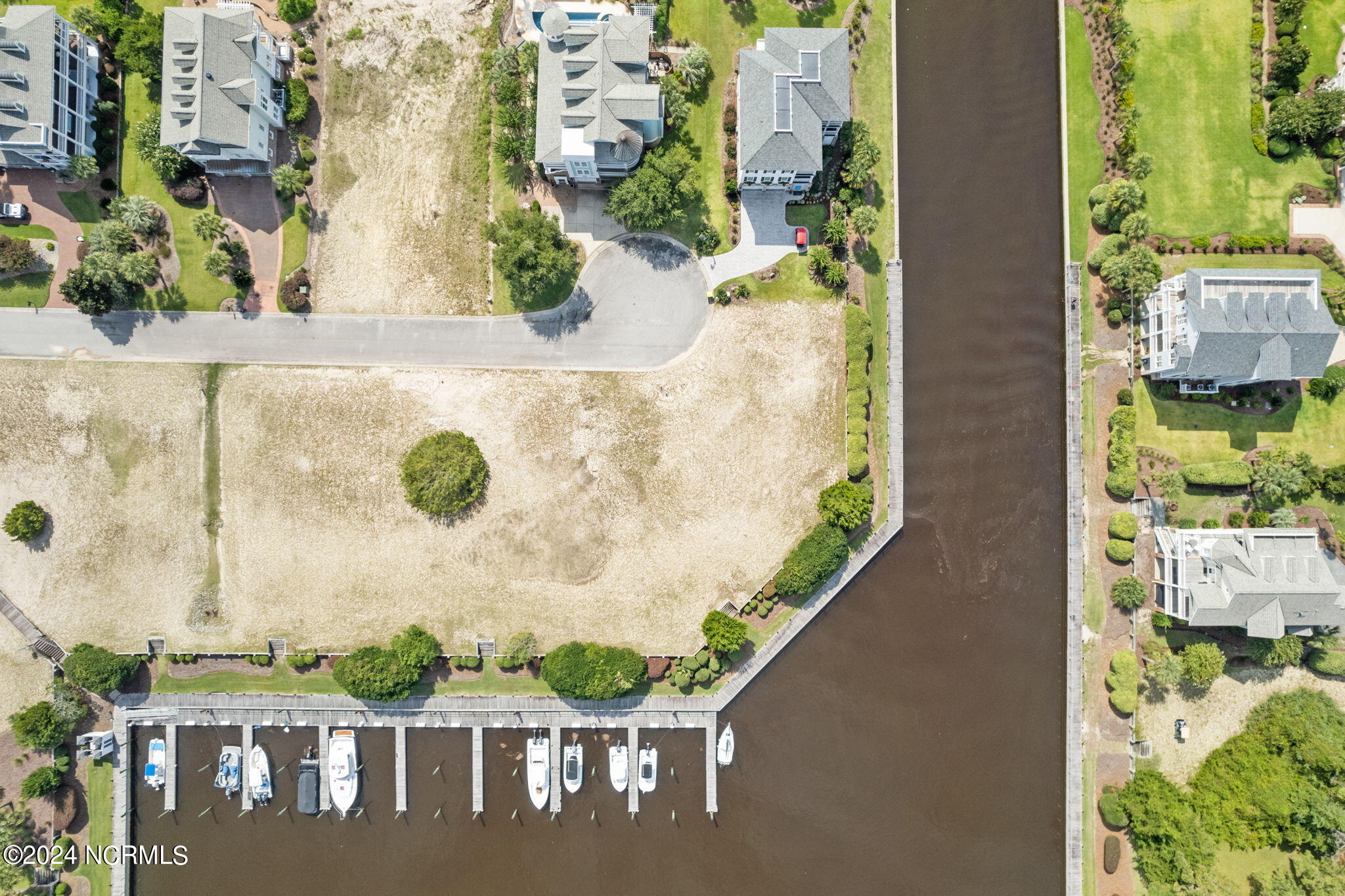 698 353 Augustine Avenue SW