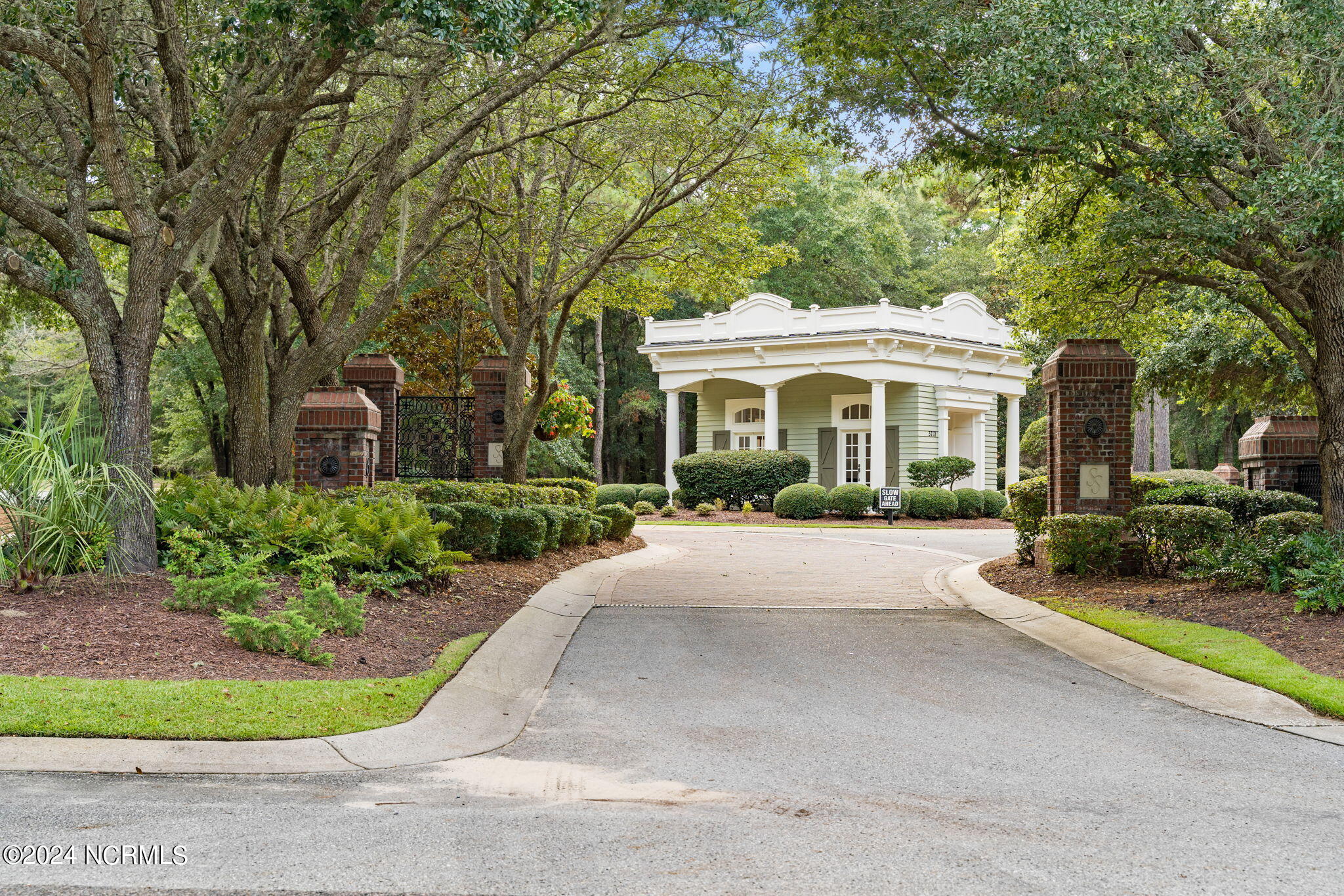 698 353 Augustine Avenue SW