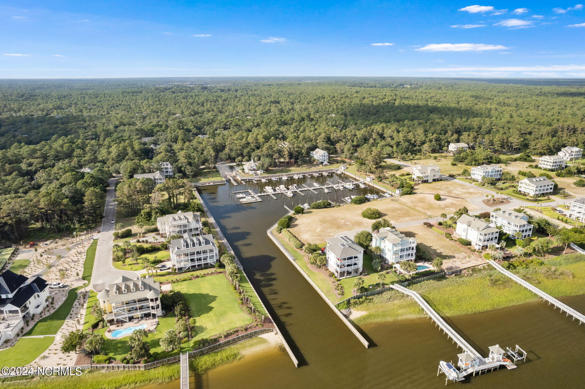 698 353 Augustine Avenue SW