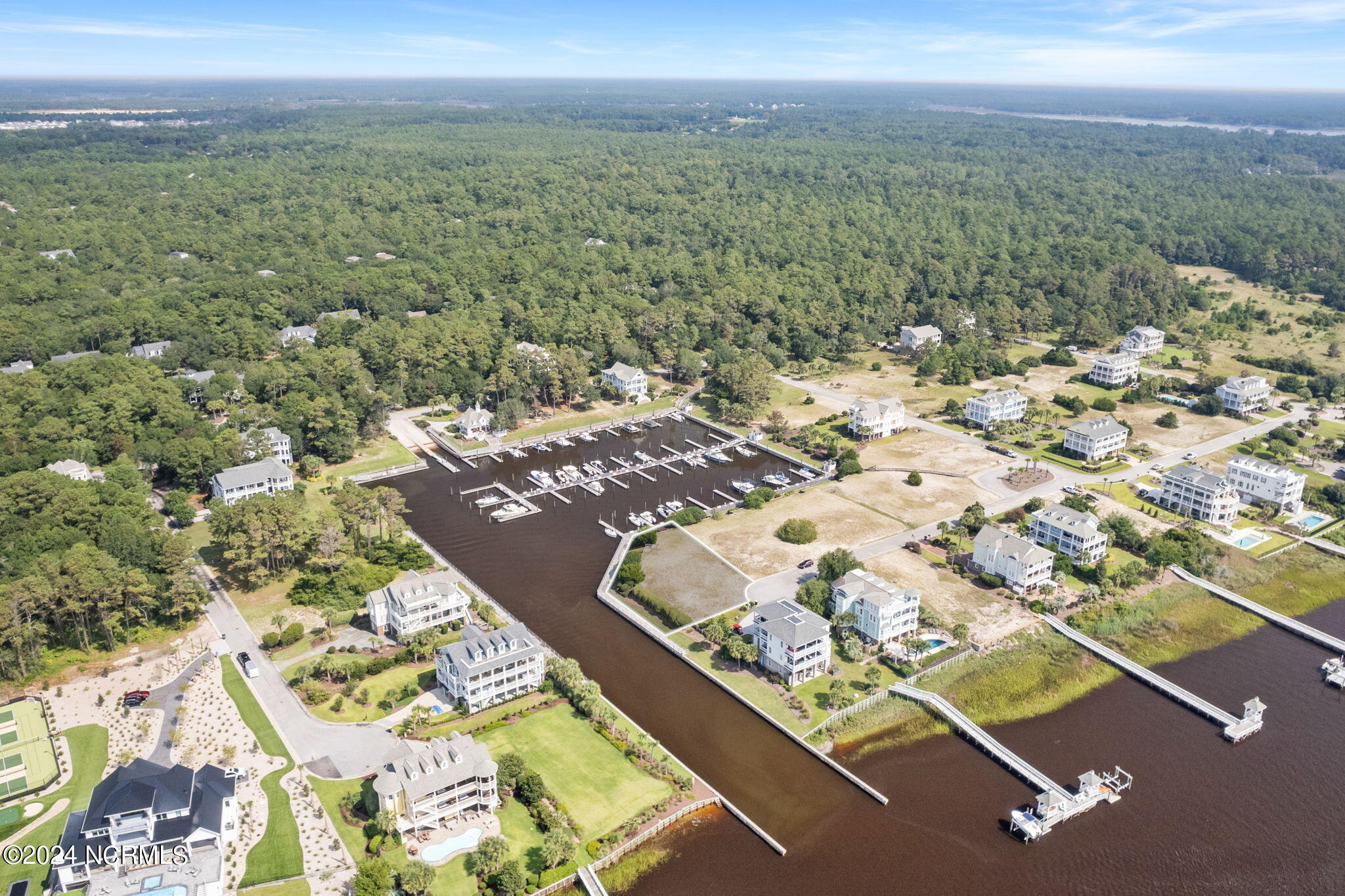 698 353 Augustine Avenue SW