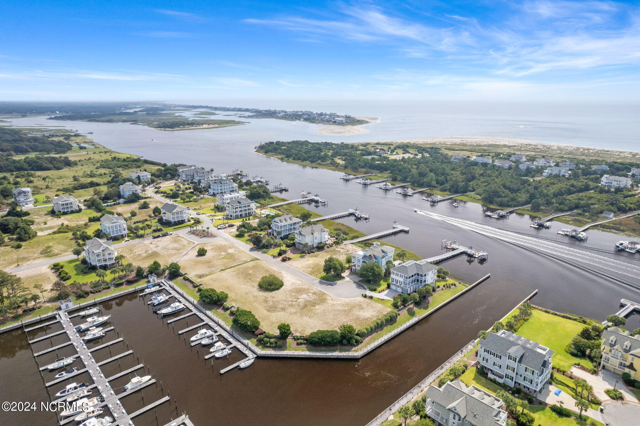 698 353 Augustine Avenue SW