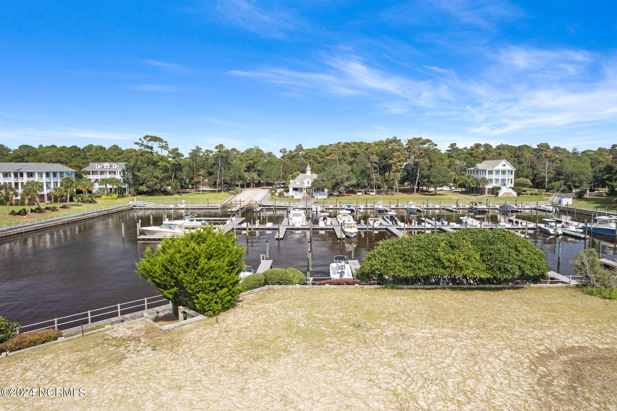 698 353 Augustine Avenue SW