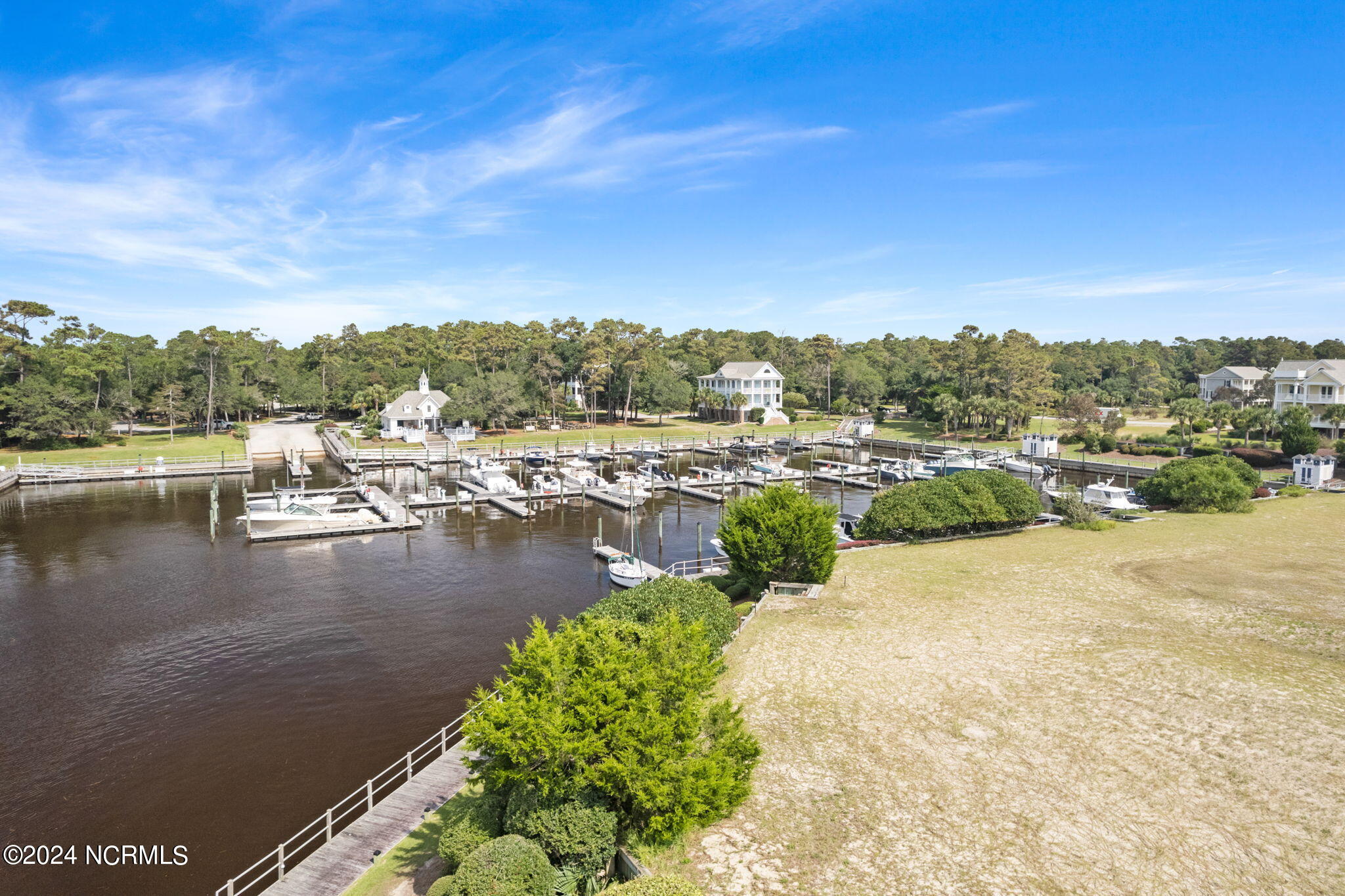 698 353 Augustine Avenue SW