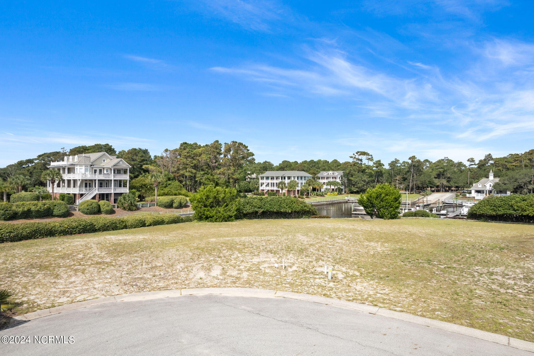 698 353 Augustine Avenue SW