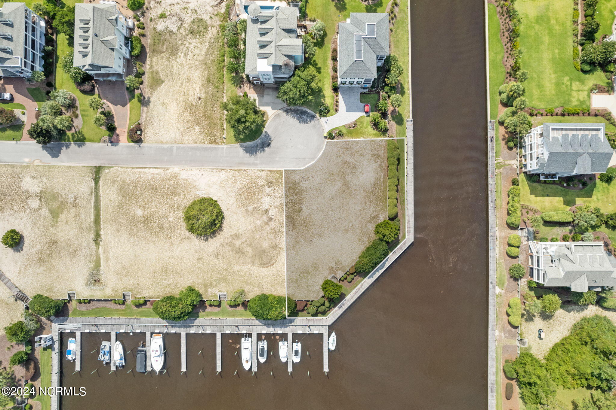 698 353 Augustine Avenue SW