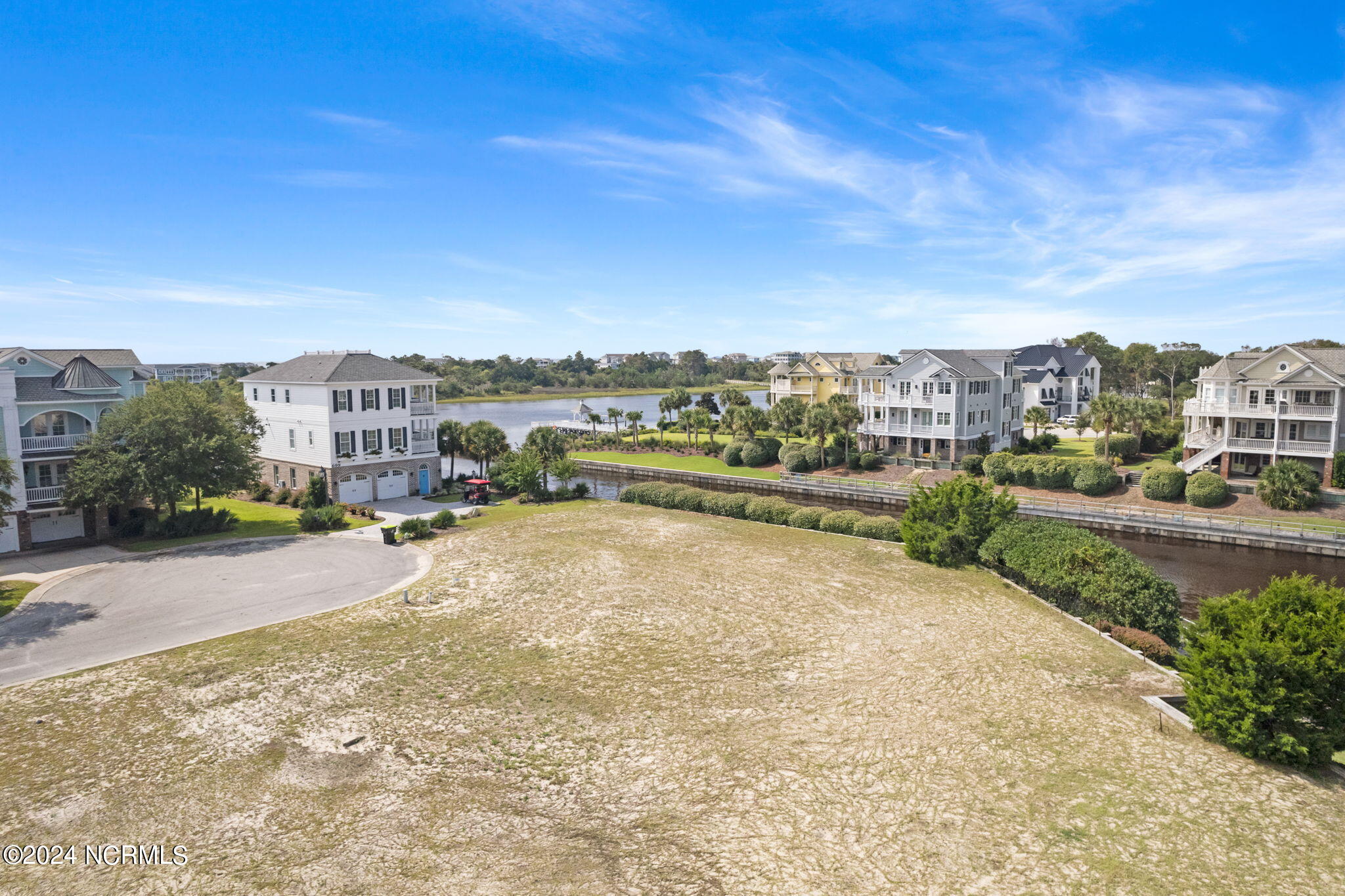 698 353 Augustine Avenue SW