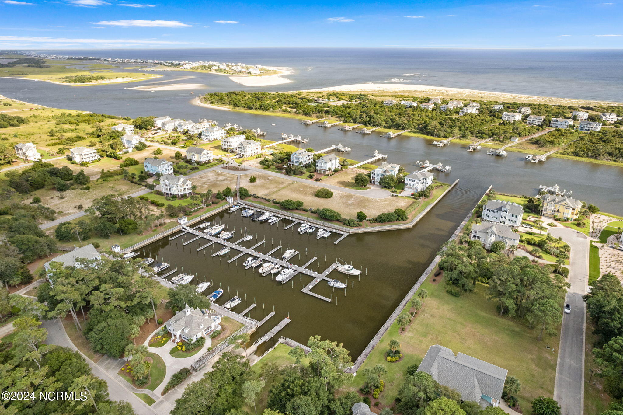 698 353 Augustine Avenue SW