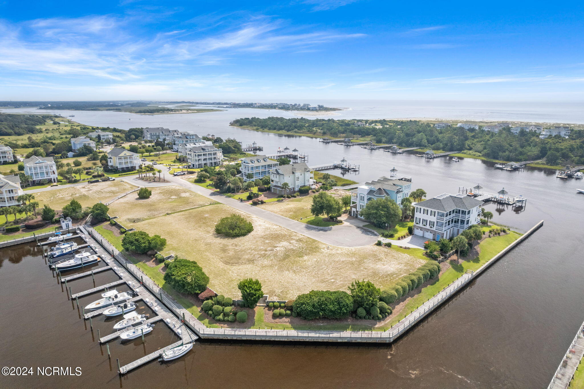 698 353 Augustine Avenue SW