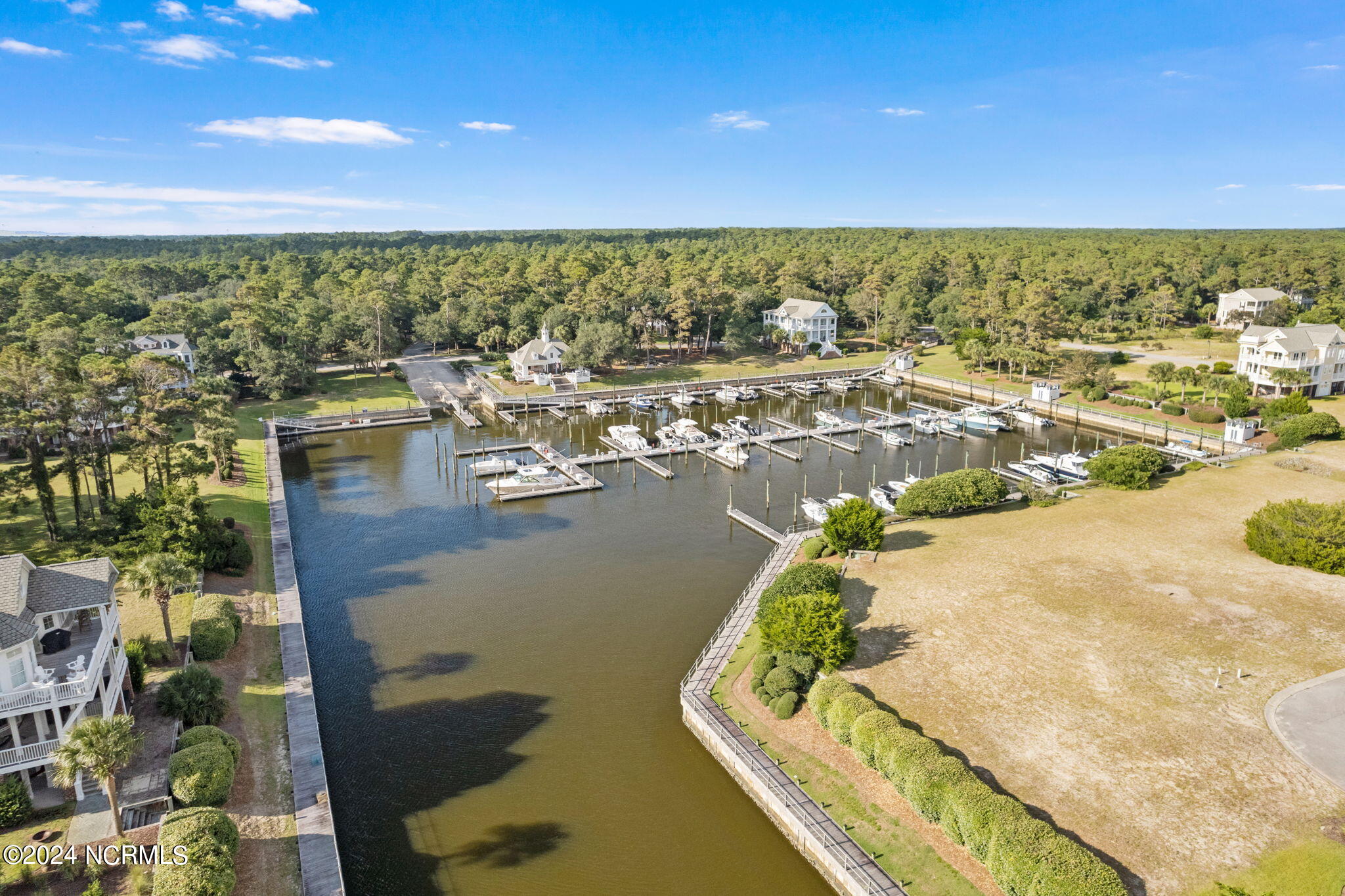 698 353 Augustine Avenue SW