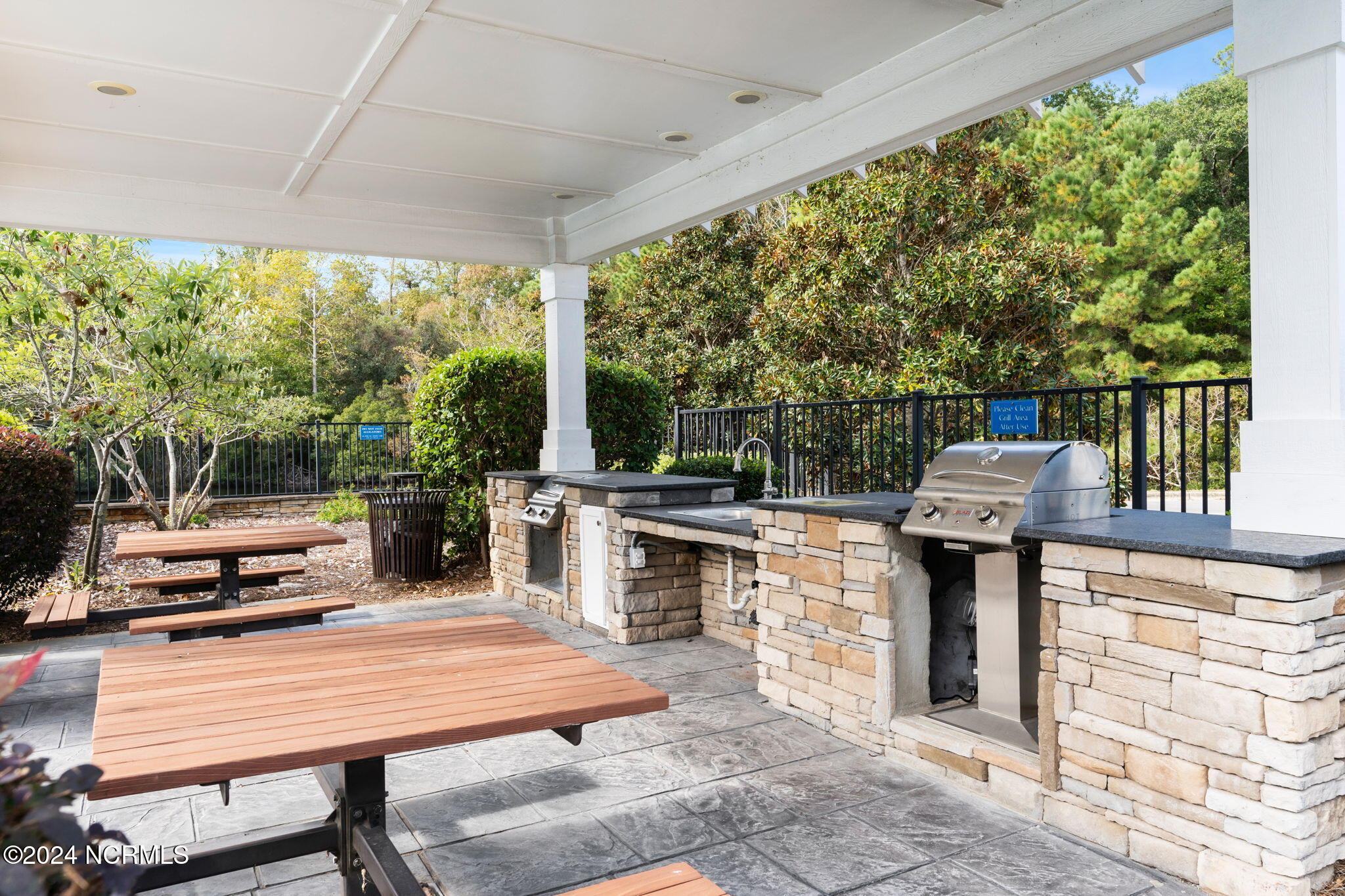 2537 St James Drive, Unit 702