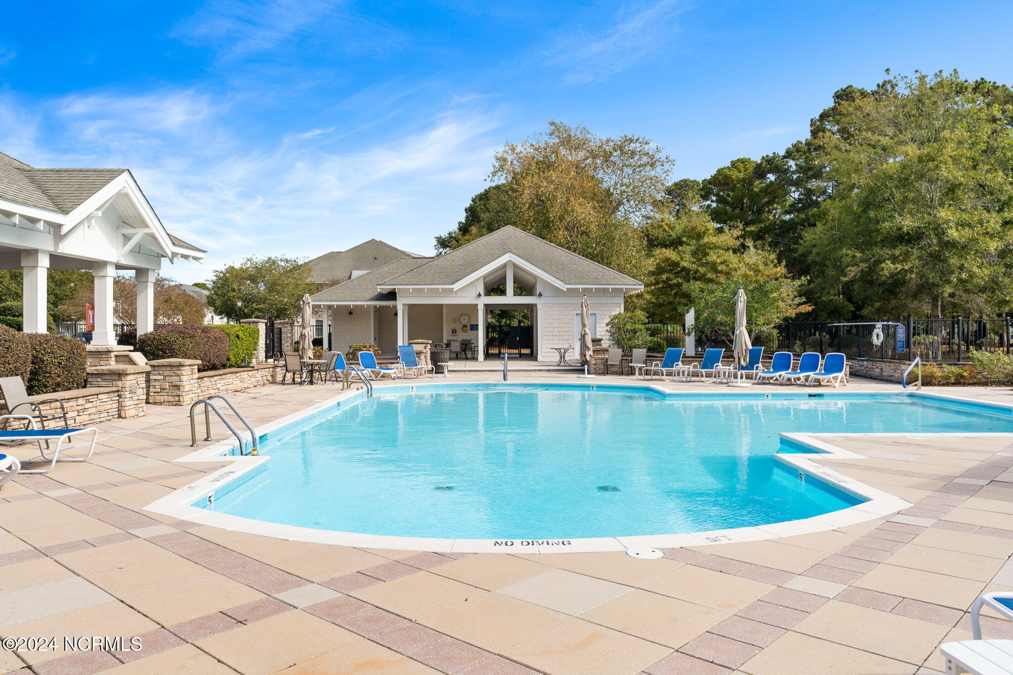 2537 St James Drive, Unit 702