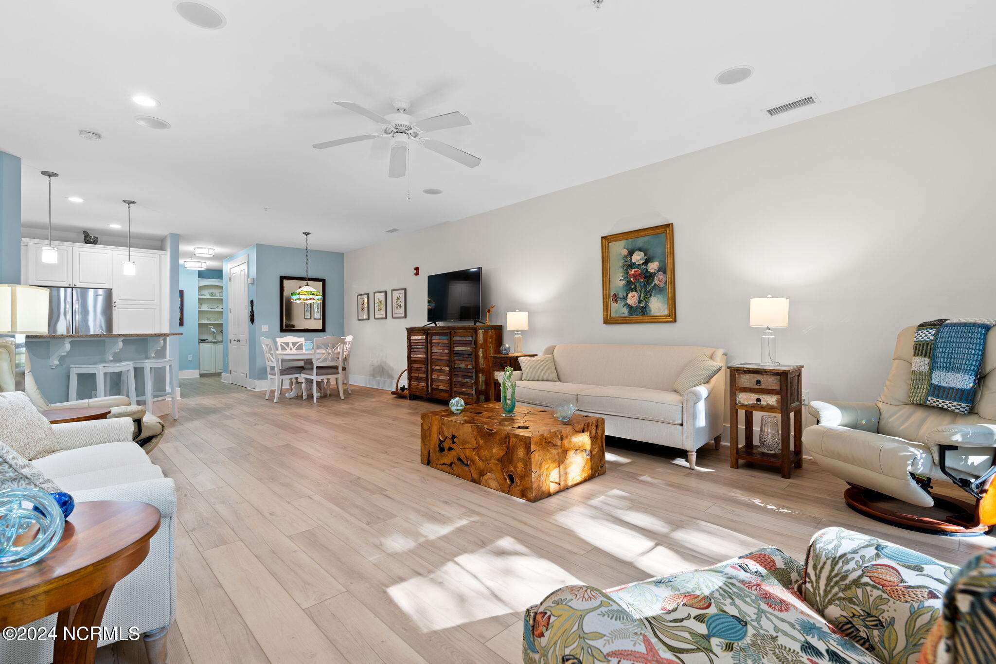 2537 St James Drive, Unit 702