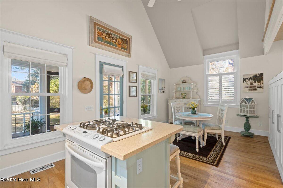 413 N Caswell Avenue