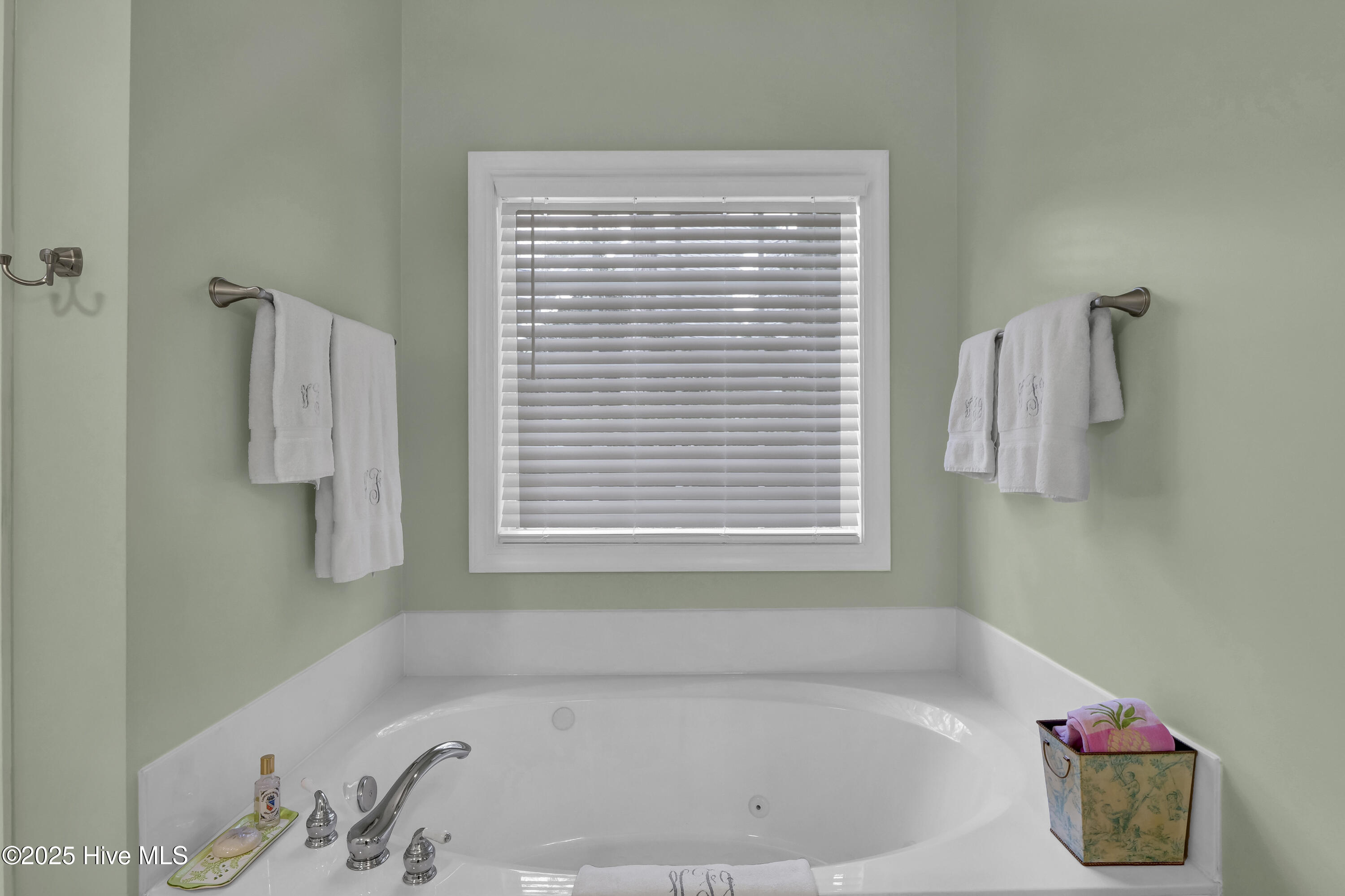 1803 Smoketree Court SE