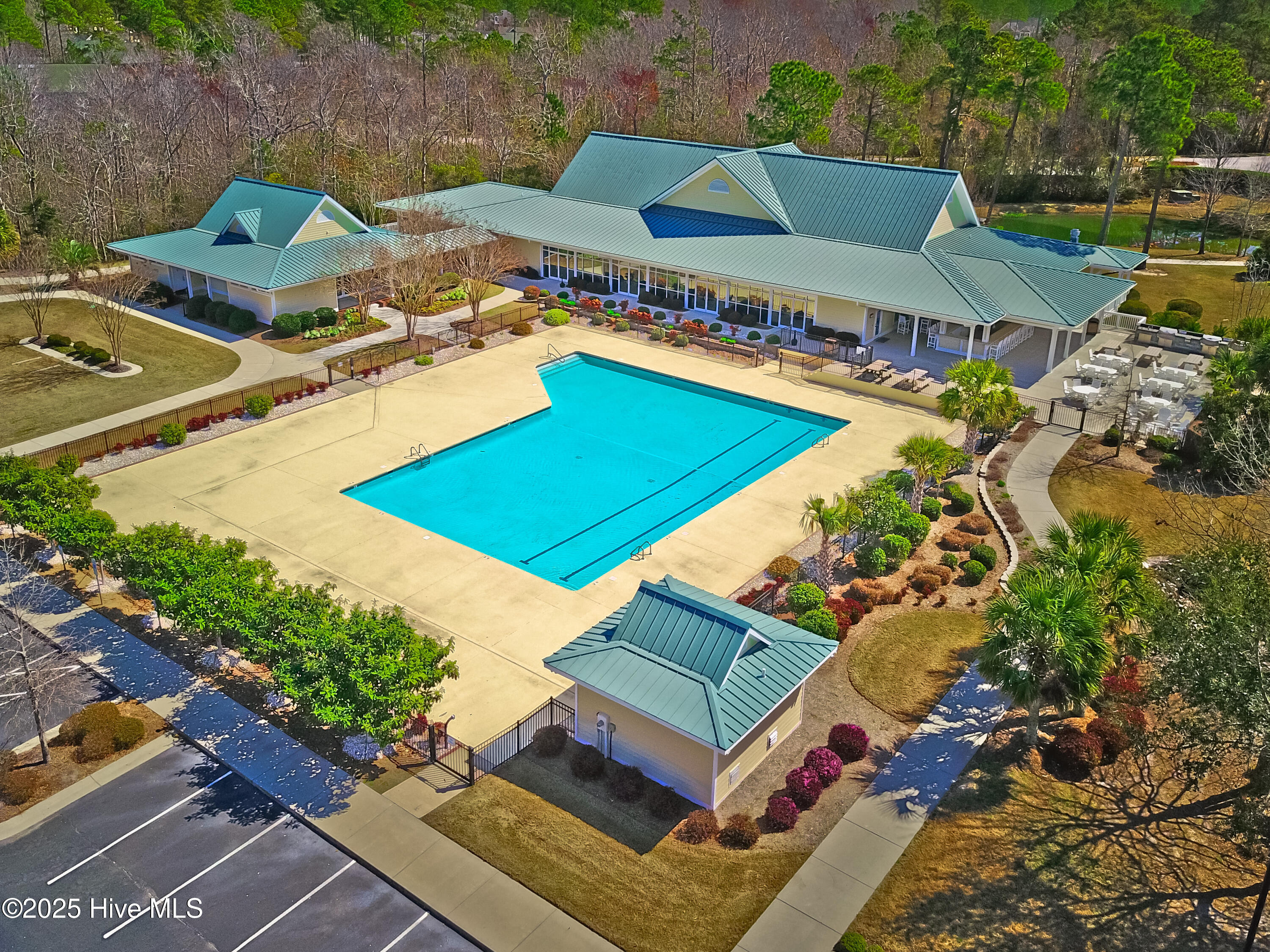 1803 Smoketree Court SE