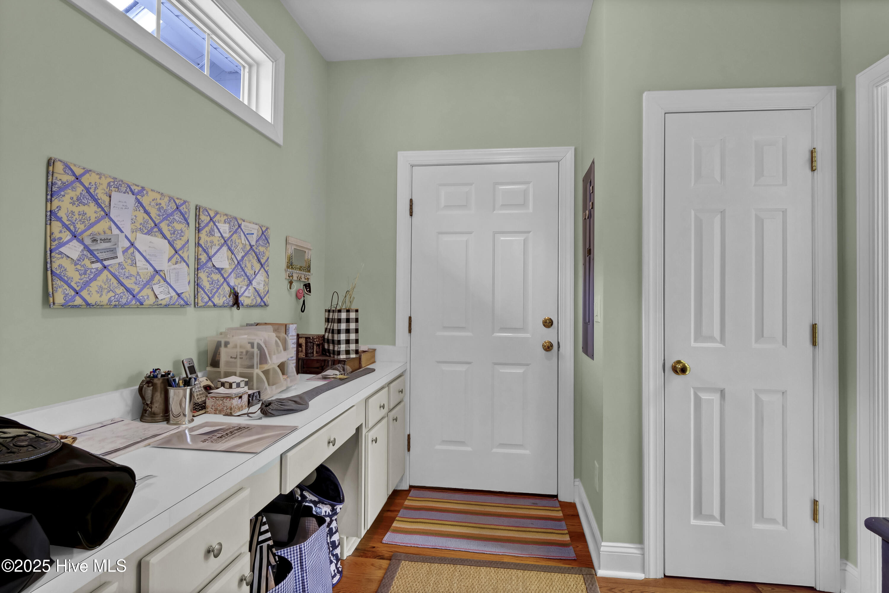 1803 Smoketree Court SE