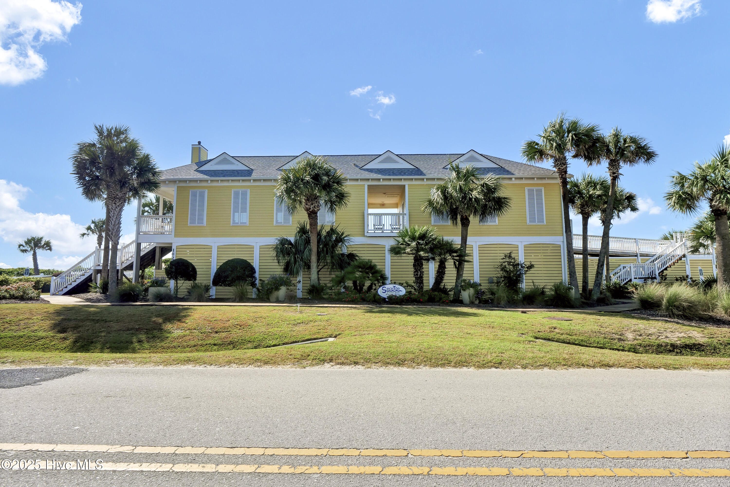 1803 Smoketree Court SE