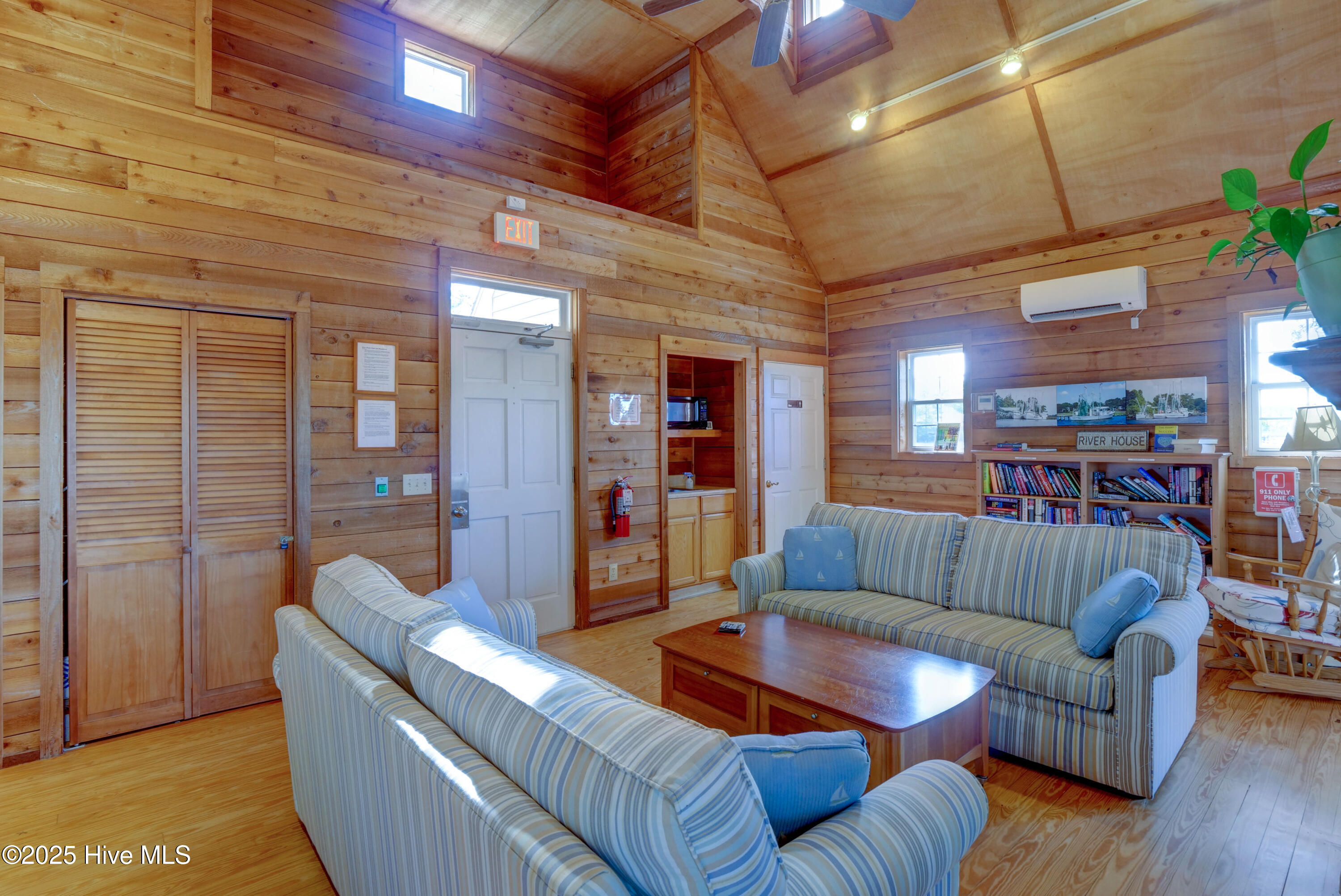 1803 Smoketree Court SE