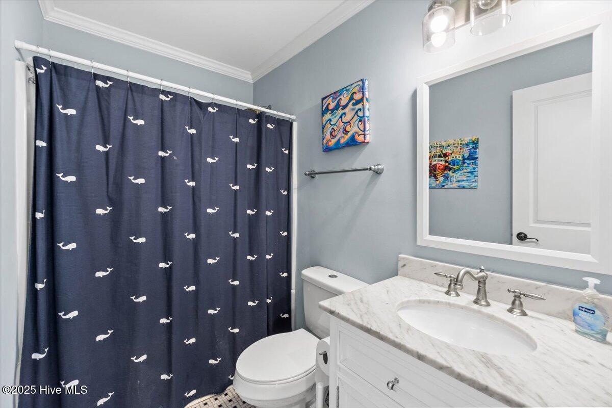 220 W Dolphin Drive
