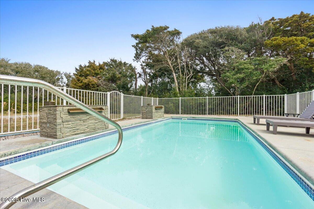 220 W Dolphin Drive