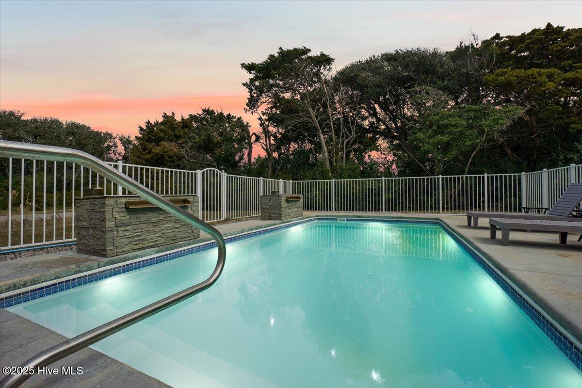 220 W Dolphin Drive