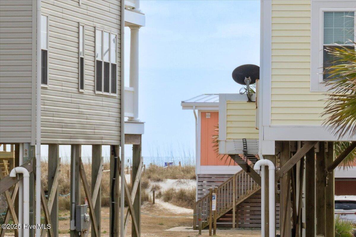 220 W Dolphin Drive