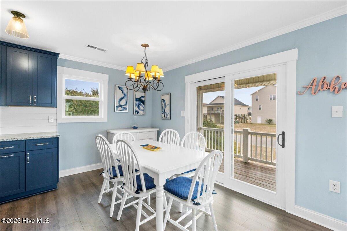 220 W Dolphin Drive