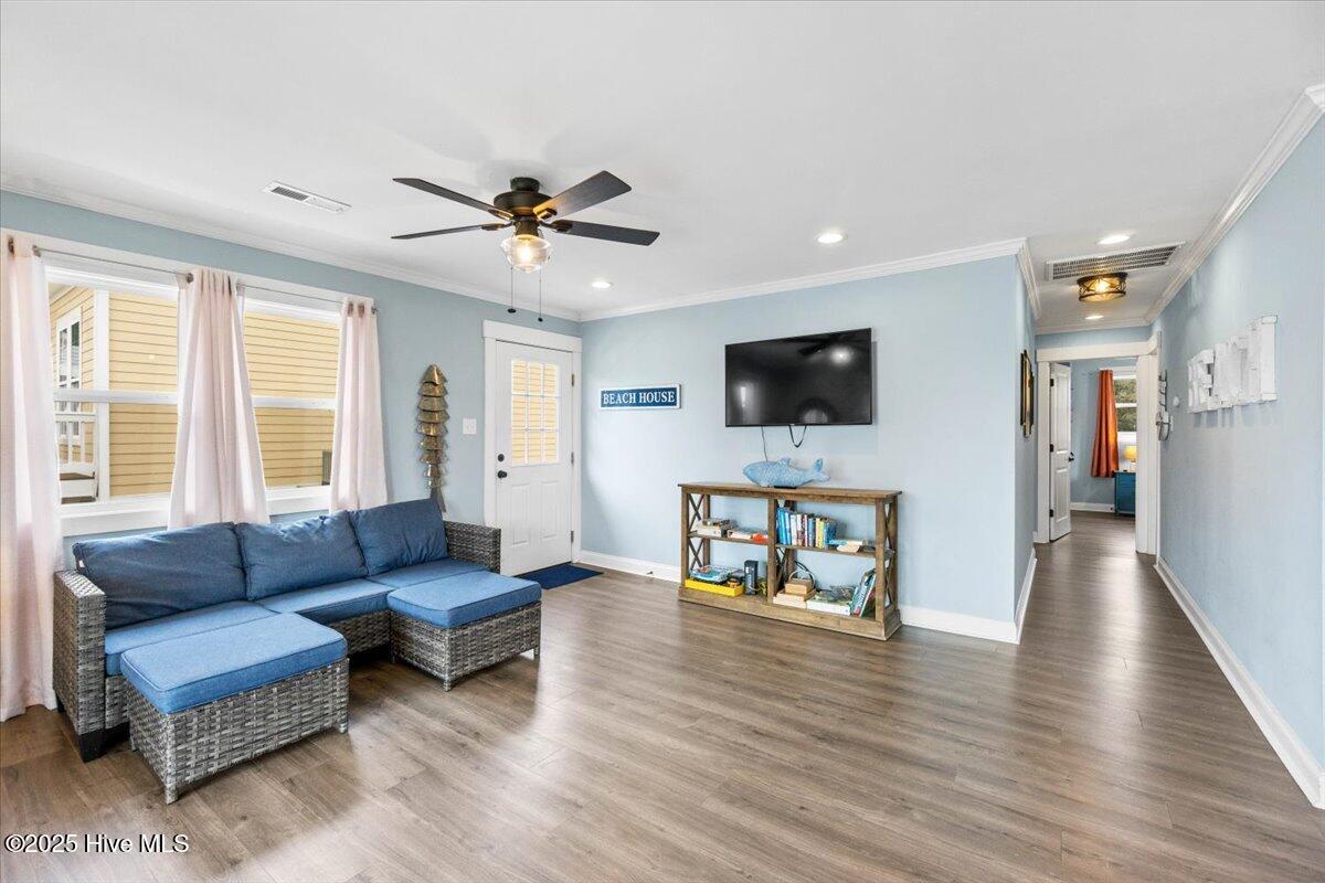 220 W Dolphin Drive