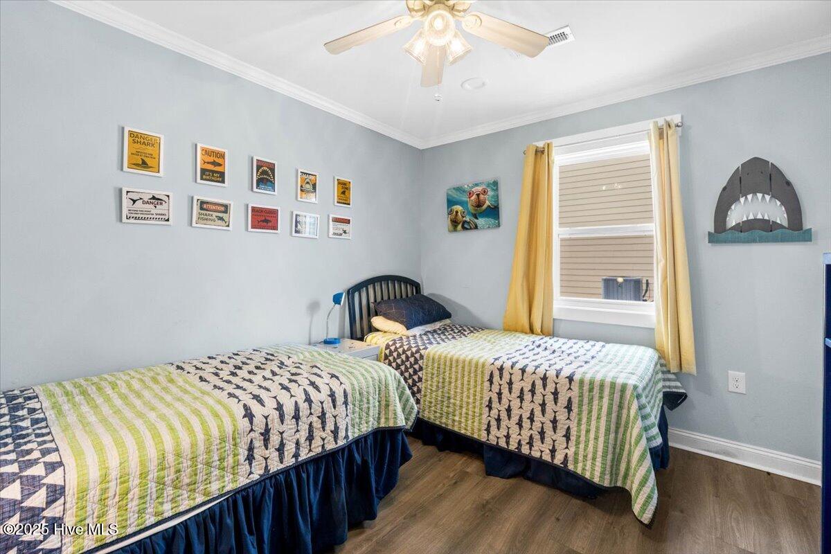 220 W Dolphin Drive