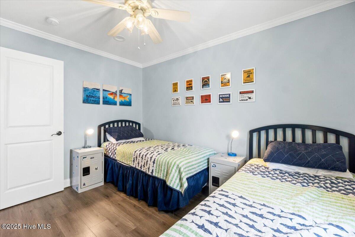 220 W Dolphin Drive