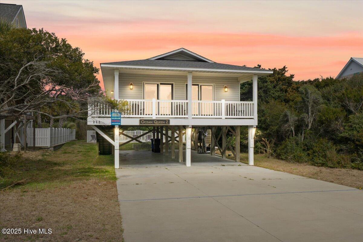 220 W Dolphin Drive