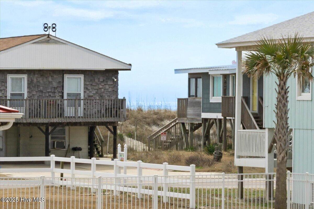 220 W Dolphin Drive
