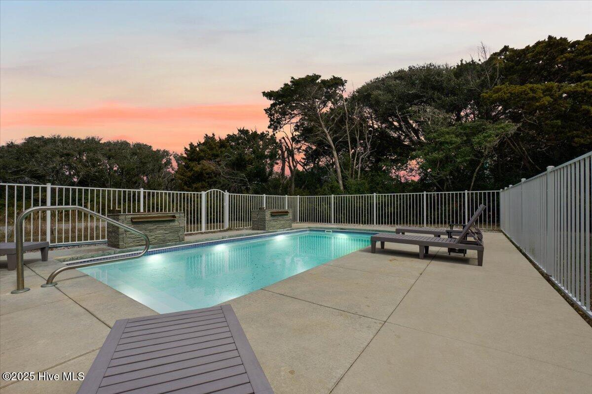 220 W Dolphin Drive