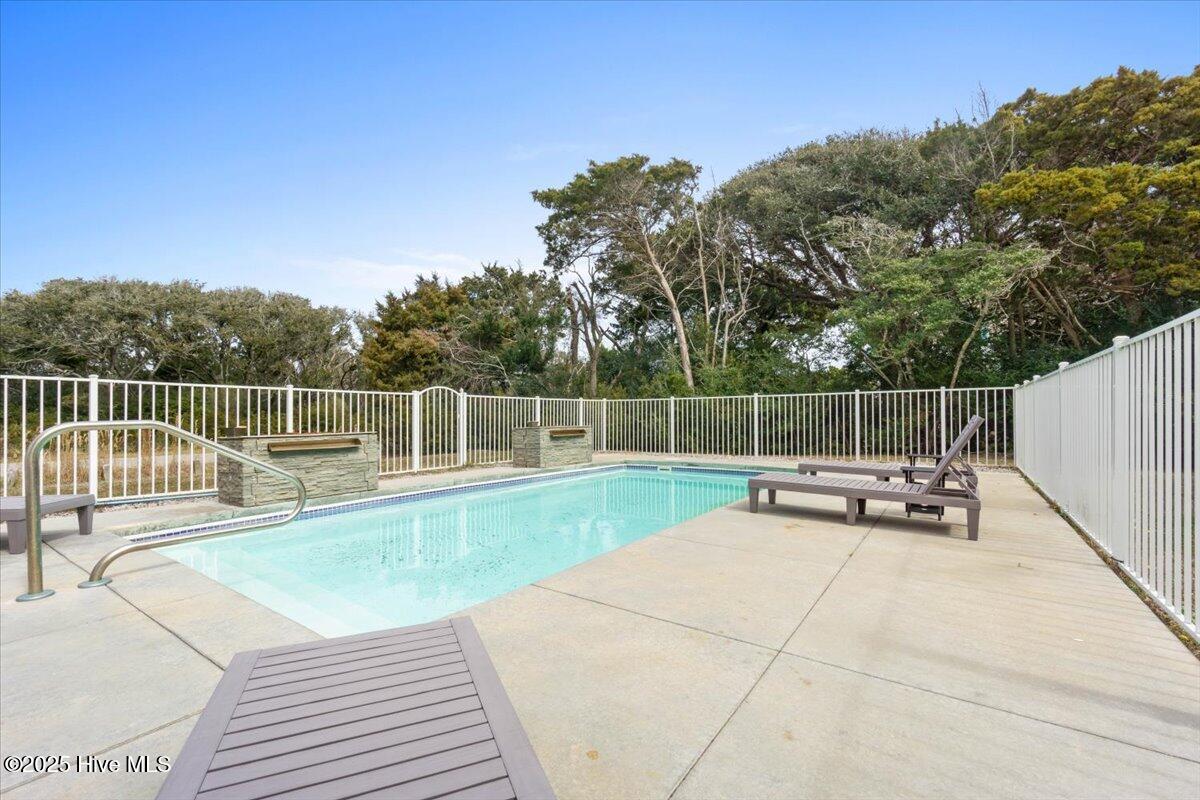 220 W Dolphin Drive