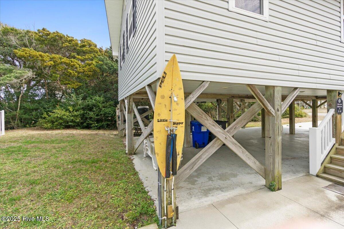 220 W Dolphin Drive
