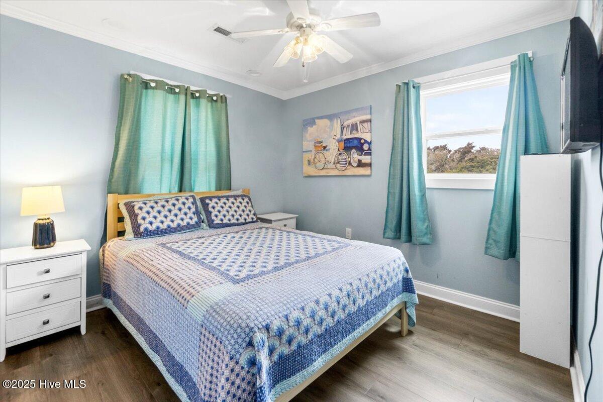 220 W Dolphin Drive