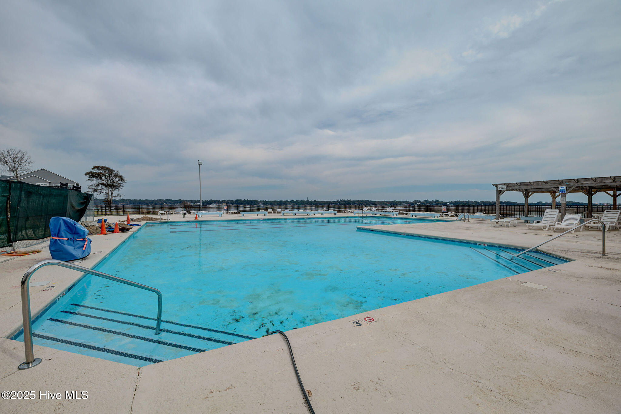 475 Genoes Point Road SW