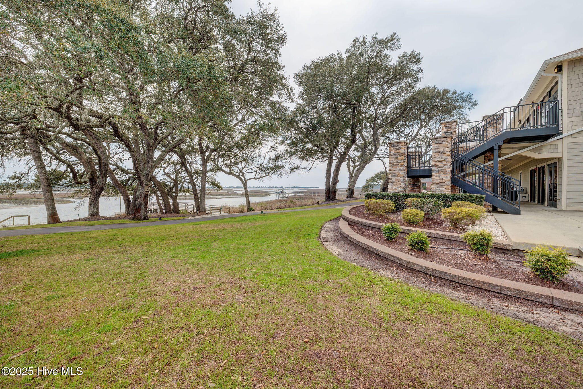 475 Genoes Point Road SW