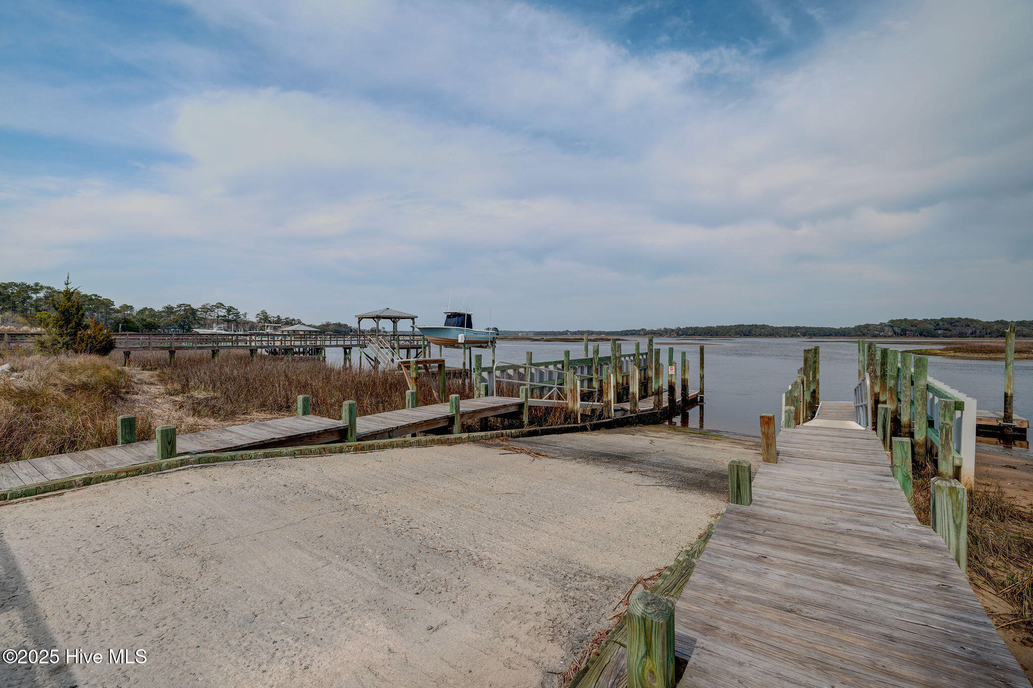 475 Genoes Point Road SW