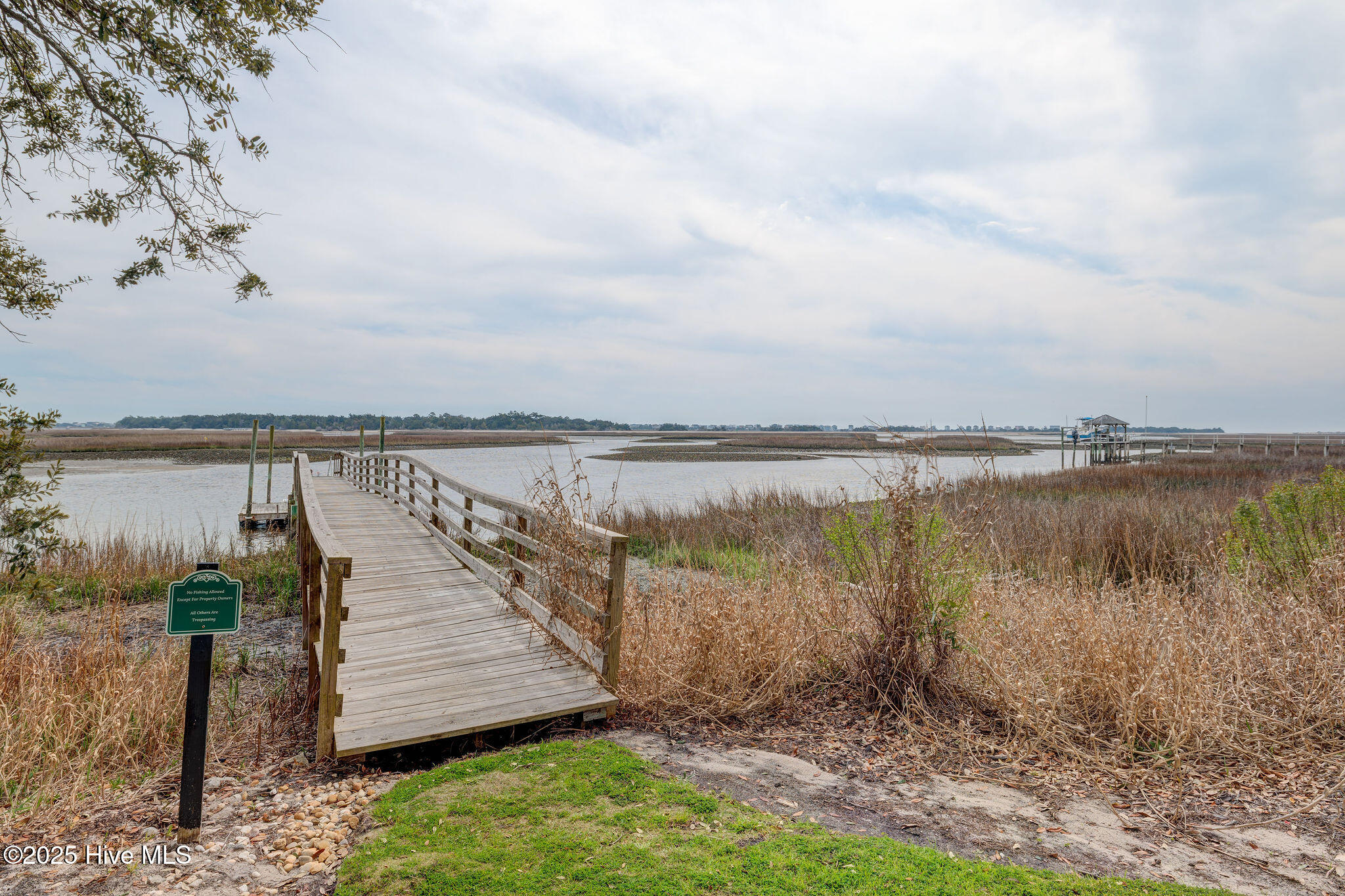 475 Genoes Point Road SW