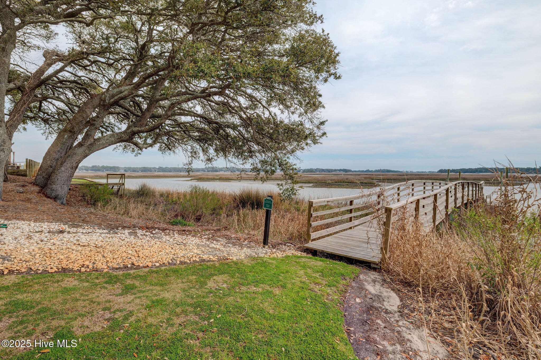 475 Genoes Point Road SW