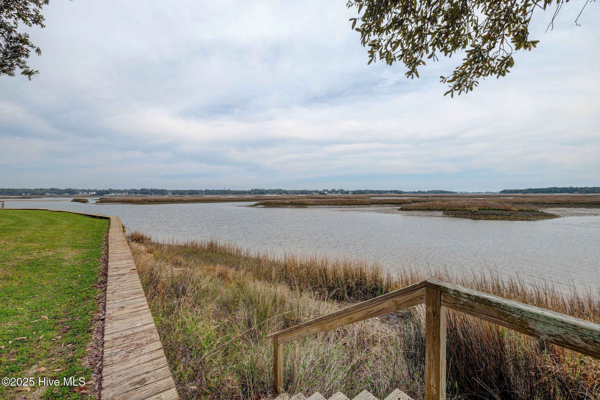 475 Genoes Point Road SW