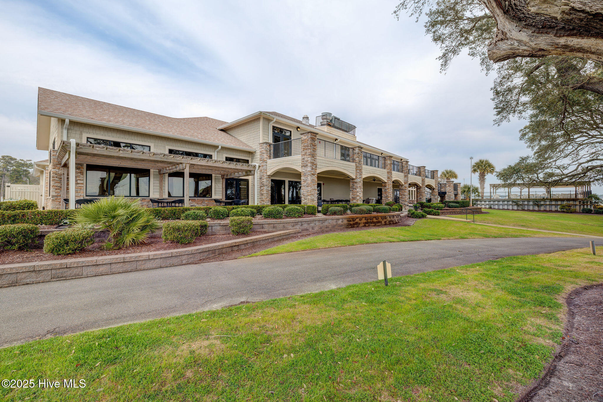 475 Genoes Point Road SW