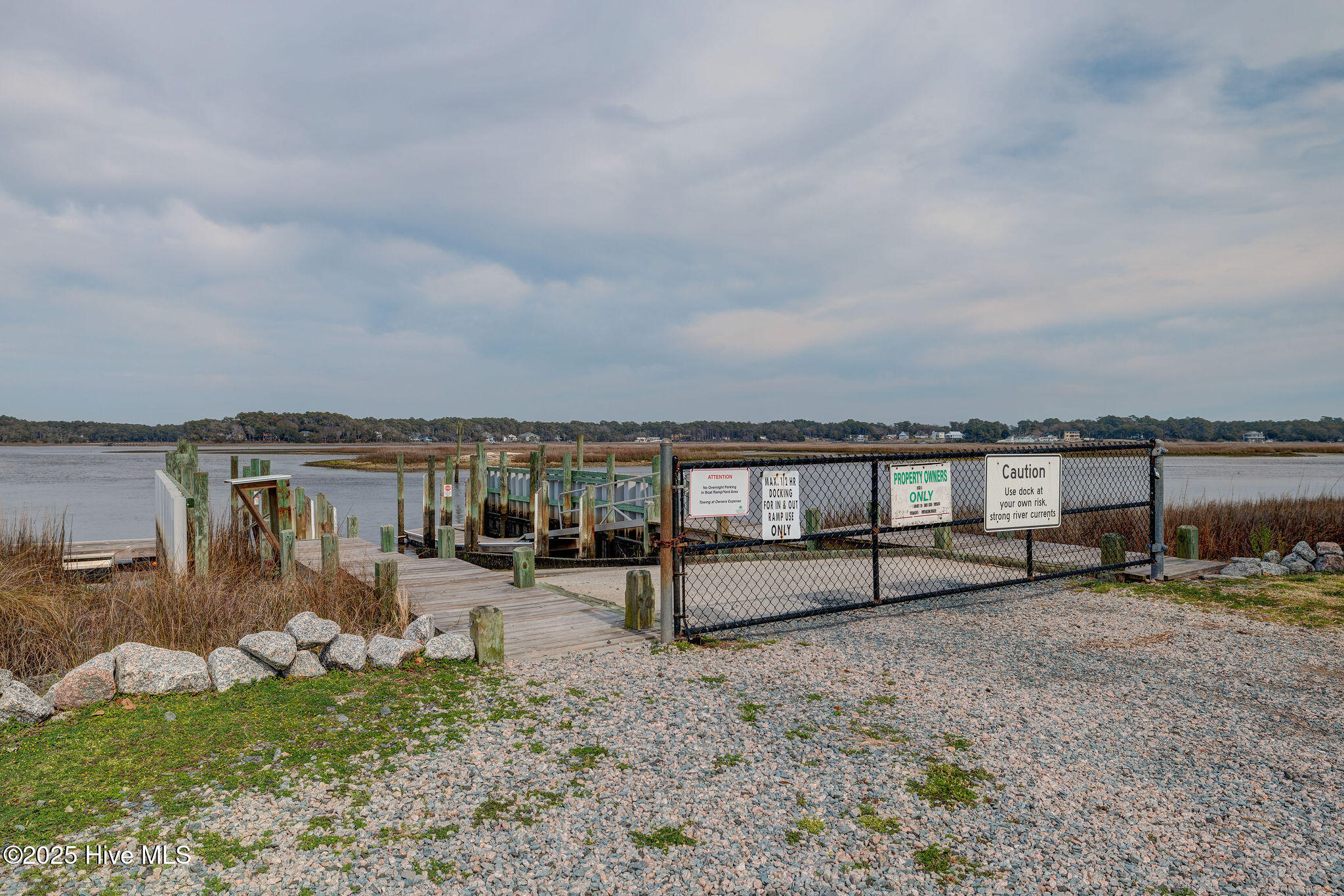 475 Genoes Point Road SW