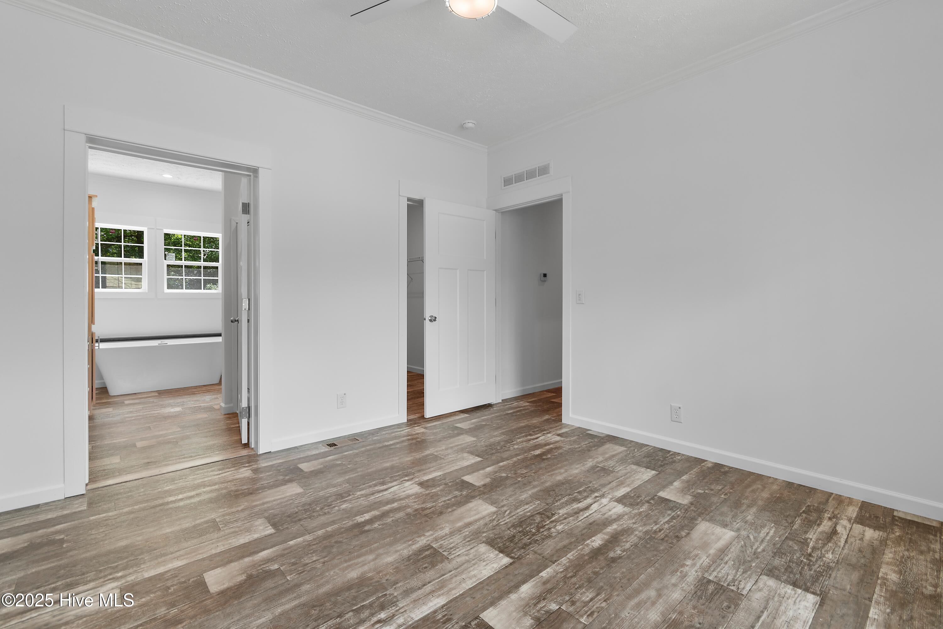14 Redwood Road